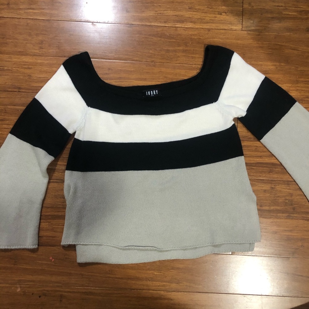 S/M OFF THE SHOULDER SWEATER PERFECT CONDITION🤍🖤